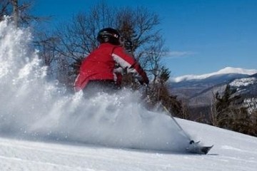 guy carving turns on skis